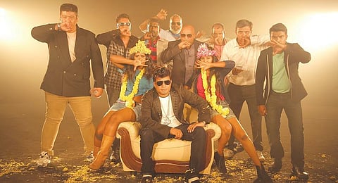 இயக்குநரின் குரல்: உச்சி மலையில் சைபர் உலகம்!