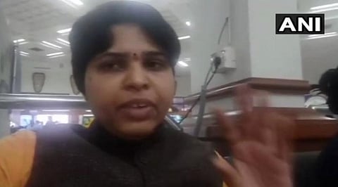 ‘‘சபரிமலை செல்லாமல் திரும்ப மாட்டேன்’’ - திருப்தி தேசாய் பிடிவாதம் - திருப்பியனுப்ப பாஜக 3 மணிநேர கெடு