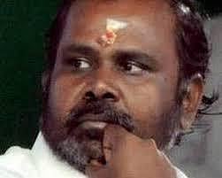 சமூக ஆர்வலர்கள் வீட்டுக்குள்ளே அமர்ந்து விமர்சனம் செய்கின்றனர்; மக்கள் நம்ப வேண்டாம்: அமைச்சர் ஆர்.பி.உதயகுமார்