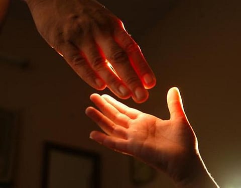 உறவுகளுக்கு உதவிக்கரம் நீட்டுவோம்