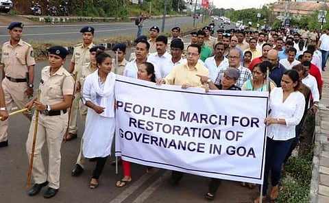 48 மணிநேரத்தில் பதவி விலகுங்கள்; கோவா முதல்வர் இல்லம்நோக்கி 100-க்கும் மேற்பட்டோர் பேரணி