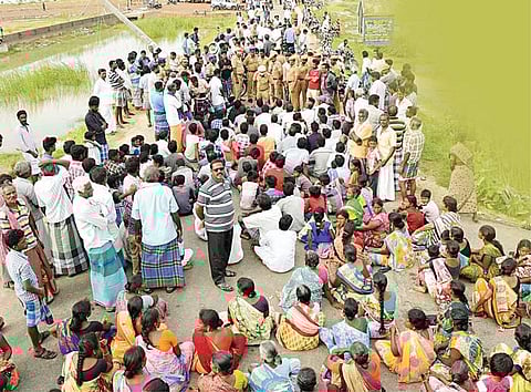 சொந்த நிலத்தில் அகதியாகிவிட்டோம்... புதுக்கோட்டையின் வரலாற்றுத்துயர்!