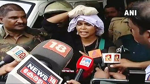 சபரிமலைக்குள் நுழைய முயன்று பரபரப்பை
ஏற்படுத்திய பெண்ணியவாதி ரெஹானா பாத்திமா கைது