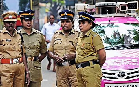 சபரிமலையில் இந்து வலதுசாரி தலைவரை கைது செய்த பெண் போலீஸாருக்கு ரொக்கப்பரிசு