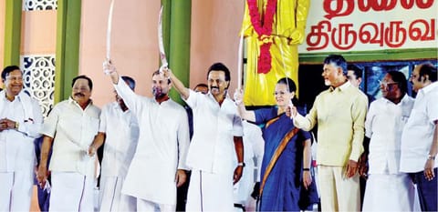 தமிழ் மொழி, மக்களுக்காக வாழ்வை அர்ப்பணித்தவர் கருணாநிதி﻿: ﻿சந்திரபாபு நாயுடு, பினராயி விஜயன், நாராயணசாமி புகழாரம்﻿