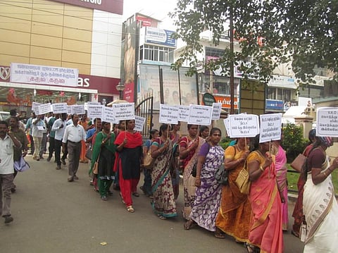 வேலைநிறுத்த நாட்களில் கிராம நிர்வாக அலுவலர்களுக்கு ஊதியம் வழங்க கூடாது என அரசு உத்தரவு