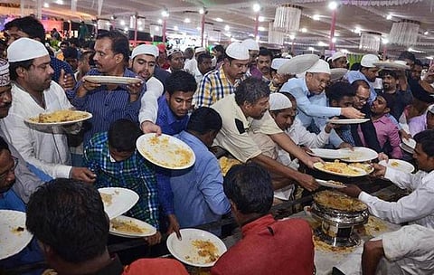 பல்வேறு நிகழ்ச்சிகளில் ஆண்-பெண் இணைந்து உணவு உண்பது இஸ்லாத்துக்கு விரோதமானது: தியோபந்த் மதரஸாவின் ஃபத்வா