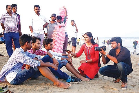 திரை வெளிச்சம்: இழுத்தடிப்பதுதான் இவர்களின் வேலை!