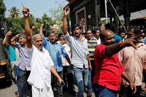 சபரிமலை சர்ச்சை: கேரளாவில் மீண்டும் தொடங்கியது போராட்டம்; பல இடங்களில் மோதல், வன்முறை