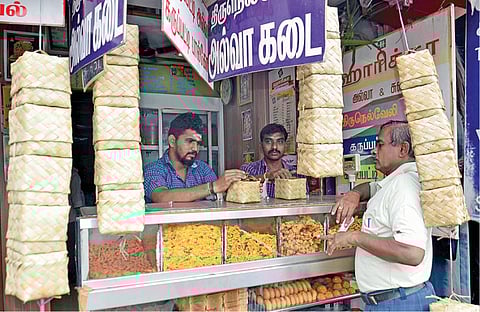 தமிழகம் முழுவதும் தன்னார்வலர்கள், வியாபாரிகள் ஒத்துழைப்பால் மக்களிடம் பெருகும் பிளாஸ்டிக் தடை விழிப்புணர்வு