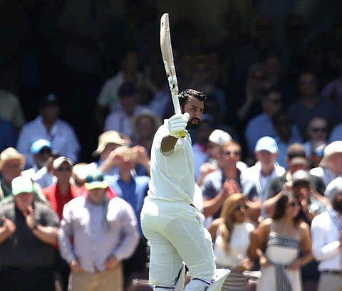 இரட்டை சதத்தை தவறவிட்டார் புஜாரா: இமாலய ரன் குவிப்பில் இந்தியா:  திகைக்கும் ஆஸி.