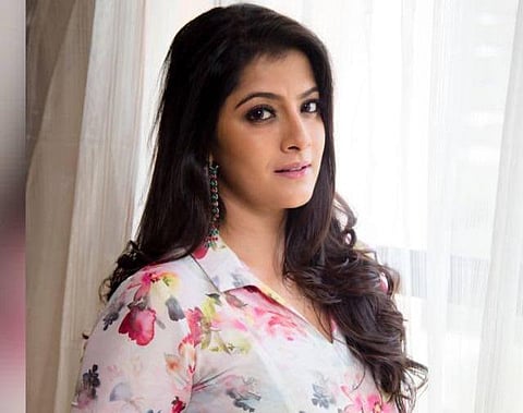 வரலட்சுமி நடிக்கும் முதல் தெலுங்குப் படம்