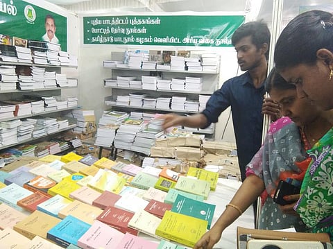 50 ஆண்டுகளுக்கு முந்தைய அரிய புத்தகங்கள் மீட்டுருவாக்கம்: புத்தகத் திருவிழாவில் வரவேற்பு பெறும் தமிழ்நாடு பாடநூல் கழகம்