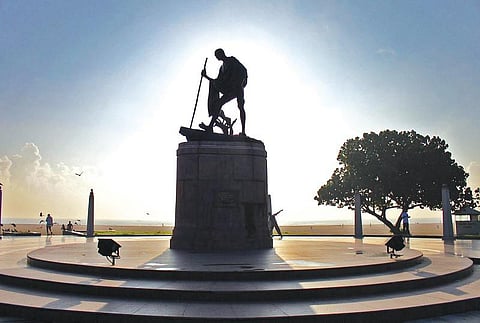 சி(ரி)த்ராலயா 50: மெரினாவில் ஒரு நினைவிடம்!