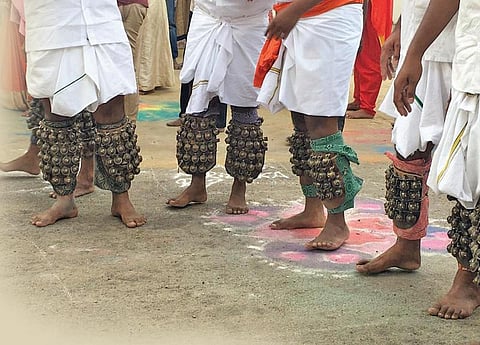 பாரம்பரியத்தை மீட்டெடுக்கும் பெருஞ்சலங்கையாட்டம்! - உன்னதமான கலை வடிவம் `உள்ளி விழவு