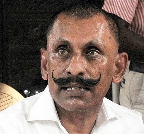 சிலை கடத்தல் வழக்கு ஆவணங்களை பொன் மாணிக்கவேலிடம் 7 நாளில் ஒப்படைக்க வேண்டும்