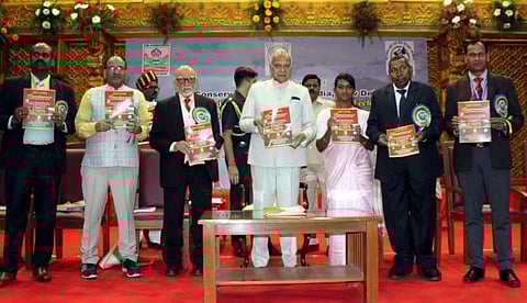 ஆய்வுக் கட்டுரைகளோடு நிற்காமல் ஆராய்ச்சிகள் விவசாயிகளுக்கு பயன்பட வேண்டும்: ஆளுநர் பன்வாரிலால் புரோஹித் அறிவுரை