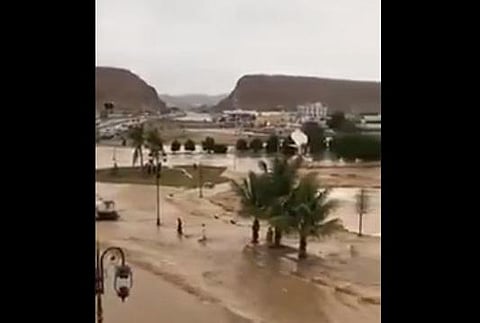 சவுதி அரேபியாவில் கனமழை: 12 பேர் பலி