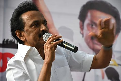 திமுக கொடியின் கறுப்பு-சிவப்பு நிறங்களின் குறியீட்டு அர்த்தம் என்ன? - அண்ணாவின் வாசகங்களை மேற்கோள் காட்டி ஸ்டாலின் விளக்கம்