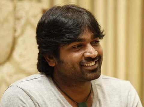 ‘96’ படத்தின் இயக்குநருக்கு புல்லட் பரிசளித்த விஜய் சேதுபதி