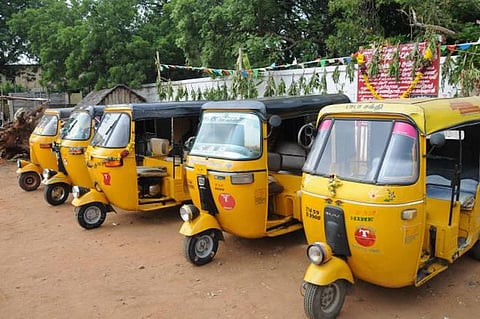 ஆட்டோ சுந்தர்: 17 ஆண்டுகளில் 1100 இலவச சவாரி; தந்தை வழியில் செல்லும் தனயன்