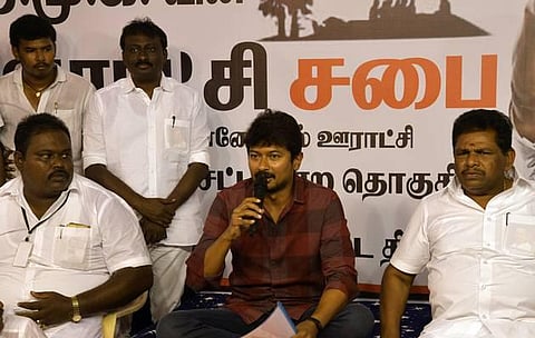 ‘உங்களுக்கே குறையா?’ - திமுக கிராம சபைக் கூட்டத்தில் சசிகலா என்ற பெண்ணிடம் உதயநிதி ஸ்டாலின் ருசிகரம்