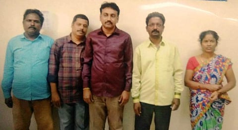 மூதாட்டி பேரில் உள்ள வீட்டை ஆள்மாறாட்டம்  செய்து வங்கியில் ரூ.1 கோடி லோன்  வாங்கி  மோசடி:   கணவன், மனைவி, ஆடிட்டர்  உட்பட  5 பேர் கைது.