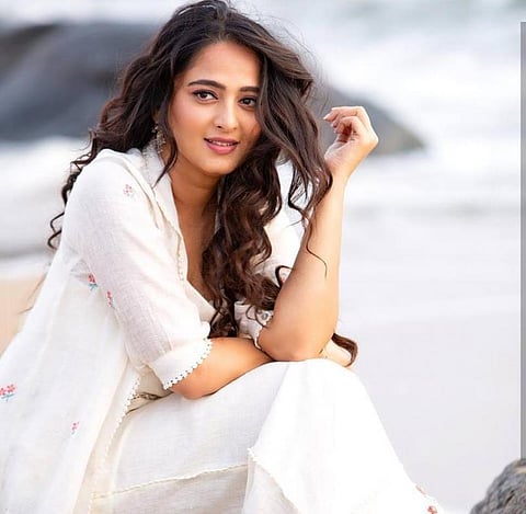 உடல் எடையைக் குறைத்த அனுஷ்கா: சமூக வலைதளங்களில் குவியும் பாராட்டு