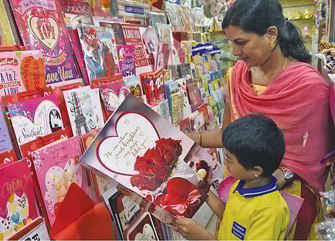 ஆதலினால் காதல் செய்வீர்...