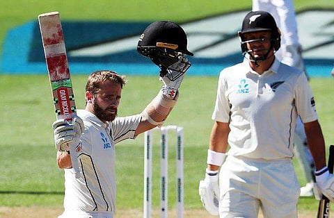 வில்லியம்ஸன் காட்டடி இரட்டை சதம்: நியூஸி. 715 ரன்கள் சேர்த்து டிக்ளேர்: இன்னிங்ஸ் தோல்வியைத் தவிர்க்க வங்கதேசம் போராட்டம்