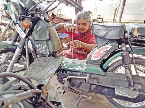 பெண்மை வெல்கவென்று கூத்திடுவோமடா!