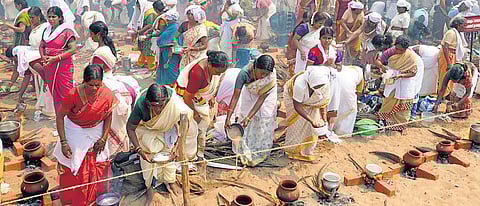 மூன்று வடிவங்களில் அருள்பாலிக்கும் கரிக்ககத்தம்மன்