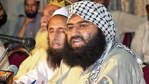 காஷ்மீரில் தீவிரவாதத்தை பரப்ப இங்கிலாந்து, அரபு, ஆப்பிரிக்க நாடுகளில் நிதி திரட்டிய மசூத் அசார்: டெல்லியில் போலி பாஸ்போர்ட்டில் தங்கினார்