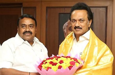 நோட்டாவுடன் போட்டி போடும் கட்சிக்கு 5 தொகுதிகளா?- அதிமுகவை அடகு வைத்துவிட்டார்கள்: ராஜகண்ணப்பன் ஆவேசம்