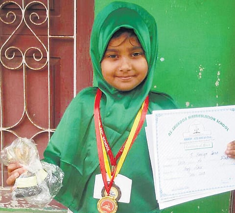 லிட்டில் ஸ்டார்: ‘புகார்’ ஹனிஃபா!