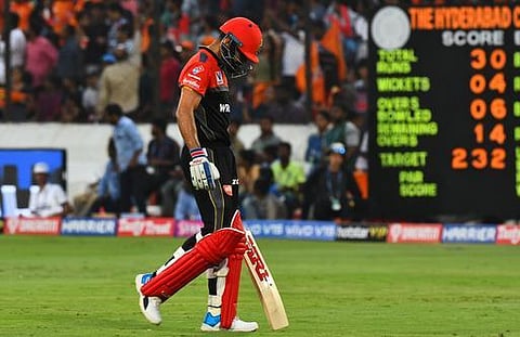 மீண்டும் லெக் ஸ்பின்னரிடம் ஆட்டமிழந்த கோலி; டிவில்லியர்ஸ், ஹெட்மையரையும் காலி செய்த ஷ்ரேயஸ் கோபால்