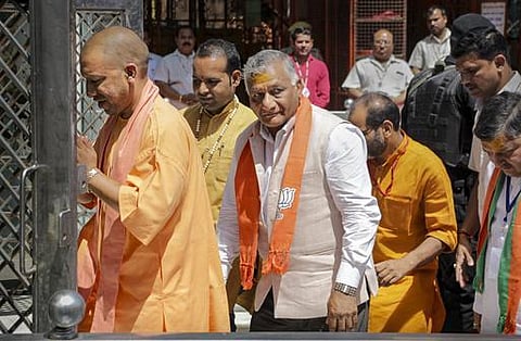 இந்திய ராணுவத்தை ‘மோடி கி சேனா’ என்று அழைப்பவர்கள் துரோகிகள்: யோகிக்கு வி.கே.சிங் சாட்டையடி பதில்