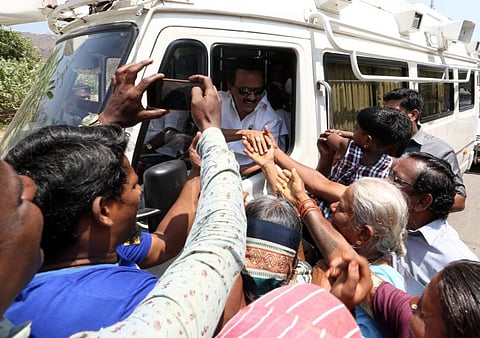 பாலியல் குற்றவாளிகளுக்கு முதல்வர், துணை சபாநாயகர், அமைச்சர் வேலுமணி துணைபோவது நியாயமா?- பொள்ளாச்சியில் ஸ்டாலின் பேச்சு