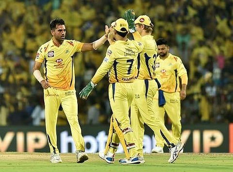 ஹர்பஜன் விட்ட கேட்சினால் ரஸல் 50 நாட் அவுட்:  சாஹர் அபாரம்; தோனி வலையில் வீழ்ந்த கொல்கத்தா