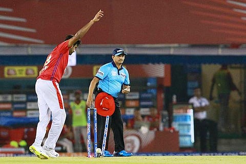 மீண்டும் மன்கட் அவுட்?- அஸ்வினைப் பார்த்து அச்சப்பட்ட வார்னர்: வெறுப்புடன் வெளியேறிய நபி