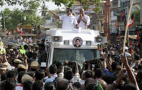 சட்டம் ஒழுங்கை சீர்குலைத்து சூறையாடிய கட்சி திமுக:  இறுதிக்கட்ட தேர்தல் பிரச்சாரத்தில் முதல்வர் பழனிசாமி ஆவேசம்