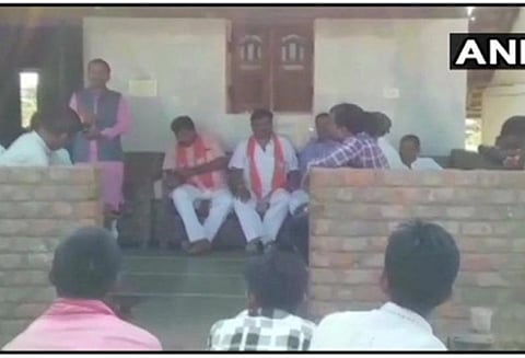 யாருக்கு வாக்களிக்கிறீர்கள் என்பதைப் பார்க்க முடியும்.. வாக்குச்சாவடியில் மோடி கேமரா வைத்துள்ளார்: சர்ச்சையான பாஜக எம்.எல்.ஏ. மிரட்டல் பேச்சு