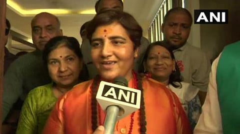 சாத்வி பிரக்யா பாஜகவில் இணைந்தார்: திக் விஜய் சிங்கை எதிர்த்து போபாலில் போட்டி?