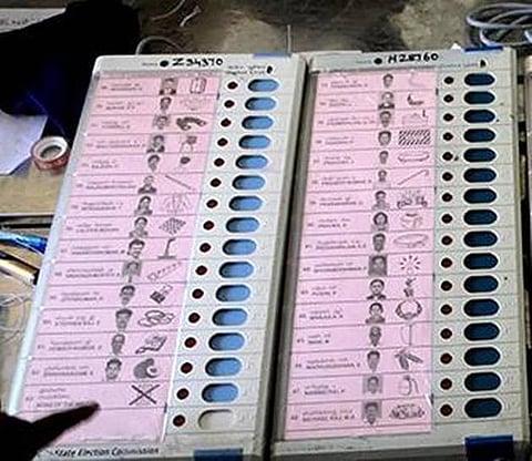 மாதிரி வாக்குப்பதிவை நீக்காமல் தேர்தல்: புதுச்சேரியில் பிரச்சினை