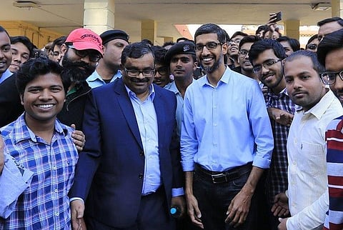 சென்னையில் ஒரு விரல் புரட்சி செய்தாரா சுந்தர் பிச்சை?- வைரலாகும் போட்டோ: உண்மை என்ன?