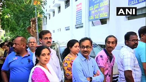 95 மக்களவைத் தொகுதிகளுக்கான 2-ம் கட்ட வாக்குப்பதிவு: மக்கள் ஆர்வத்துடன் வாக்களிப்பு