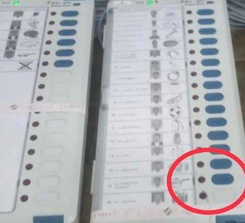 அமமுக சின்னம், வேட்பாளர் பெயர், பட்டன் இல்லாத வாக்குப்பதிவு இயந்திரம் - 356 வாக்குகள் பதிவாகும் வரை கண்டுபிடிக்காத அமமுகவினர்