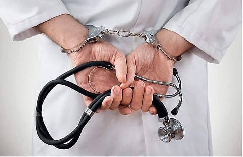 உலகப் புத்தக நாள் ஏப்ரல். 23- மருத்துவத்தின் இருண்ட பக்கங்கள்