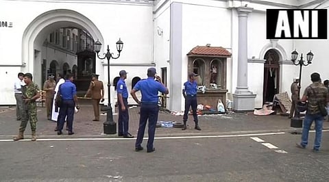 இலங்கையில் தற்கொலைப்படை தாக்குதல்: பலி எண்ணிக்கை 130 ஆக அதிகரிப்பு; உச்சகட்ட பாதுகாப்பு