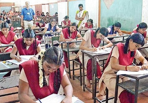 100/100 சதவீதம் தேர்ச்சியில் அரசுப்பள்ளிகள் விகிதம் பெரும் சரிவு: கல்வியாளர்கள் அதிர்ச்சி